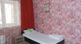 Гостиница Hostel Mayakovsky Новокузнецк Двухместный номер с 2 отдельными кроватями и дополнительной кроватью-4